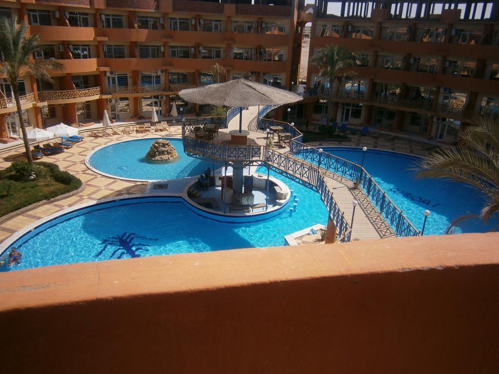 Oasis & Hurghada