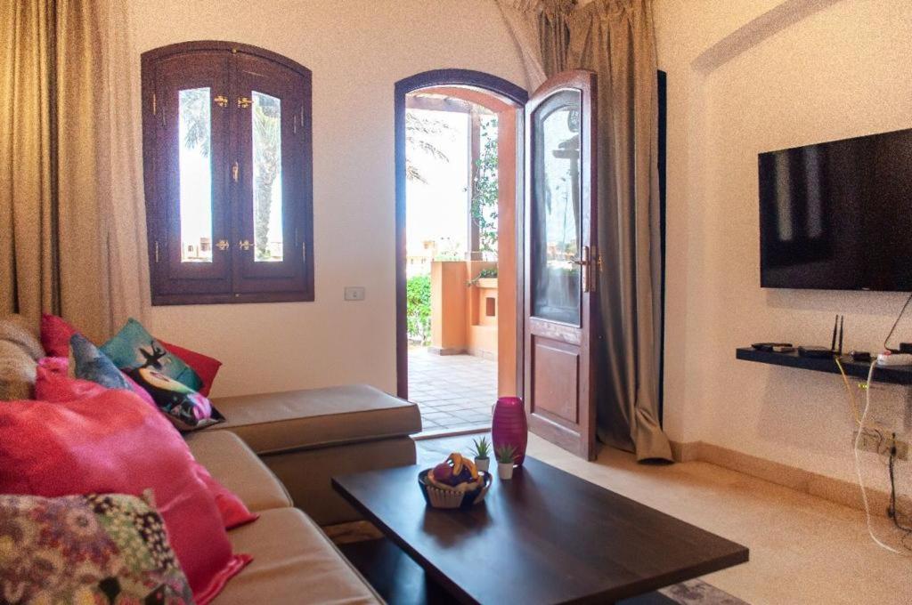 West Golf Apartment