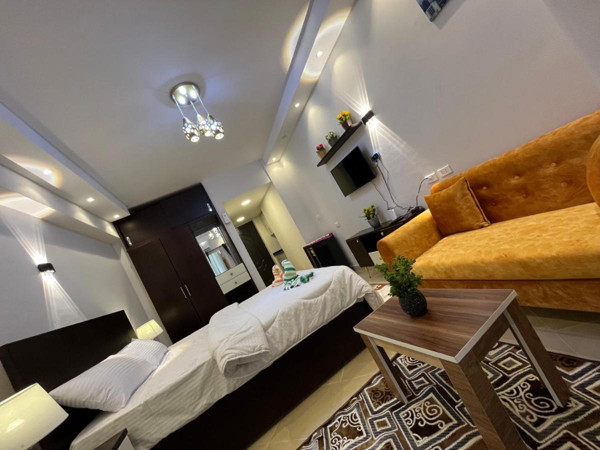Florence Khamsin - Dream House Hurghada