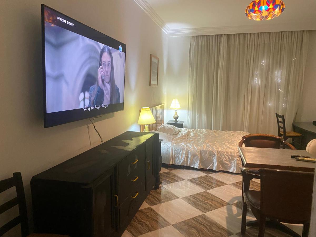 Apartment Bedroom With Bathroom Private Entrance In Sheraton Plaza Compound