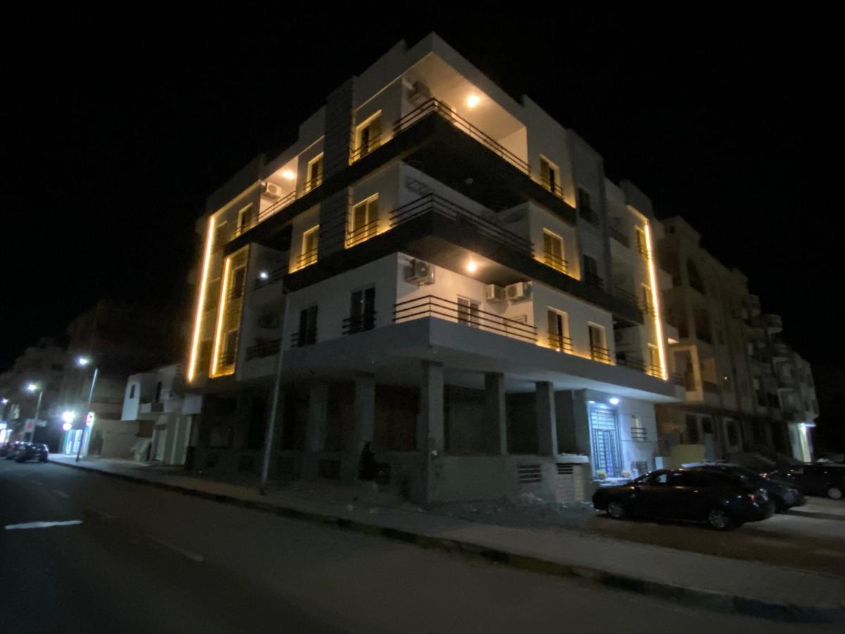 Stunning 1 Bedroom Apartment *