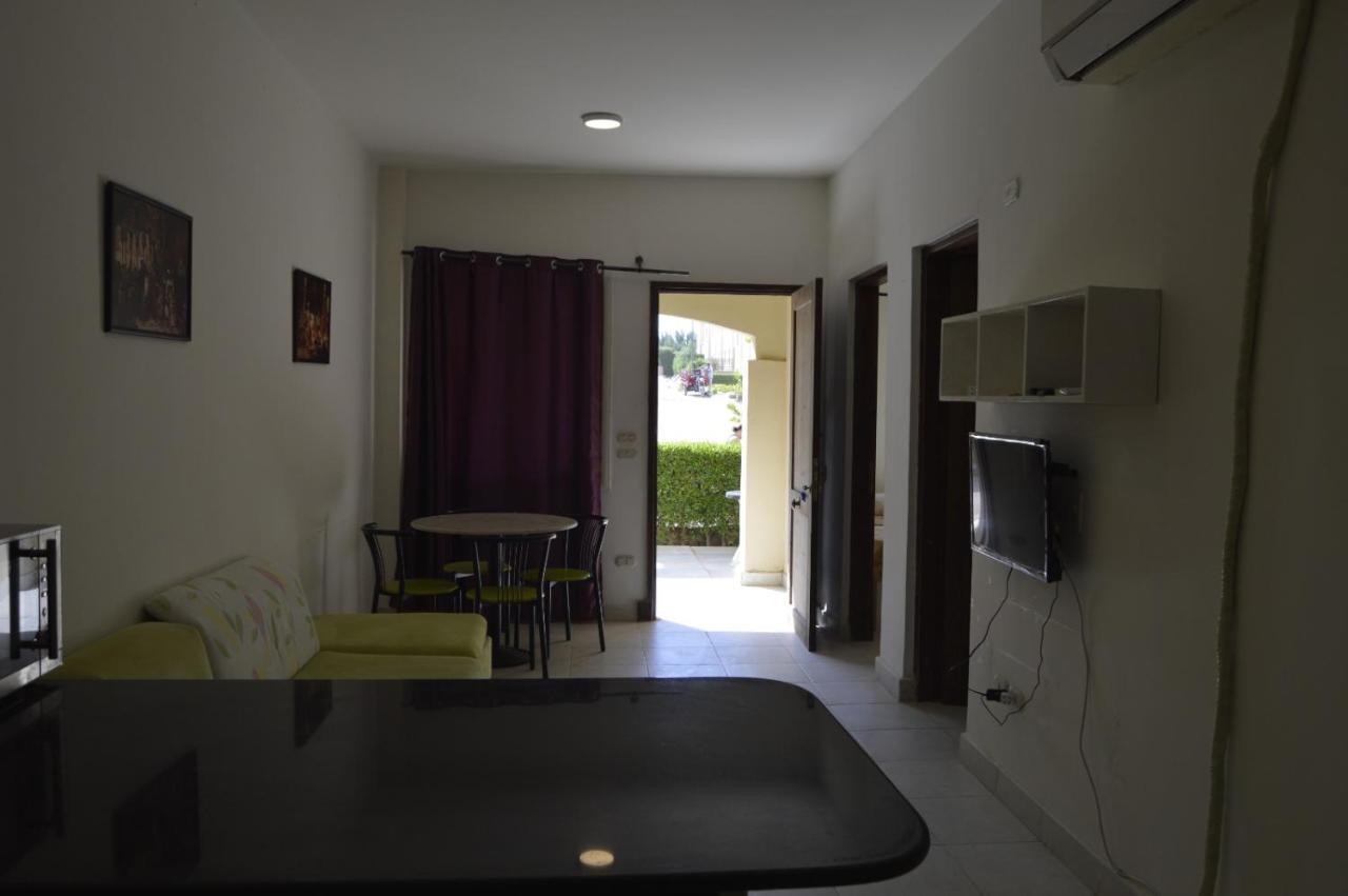 F- Ground Floor With Garden Apartment *