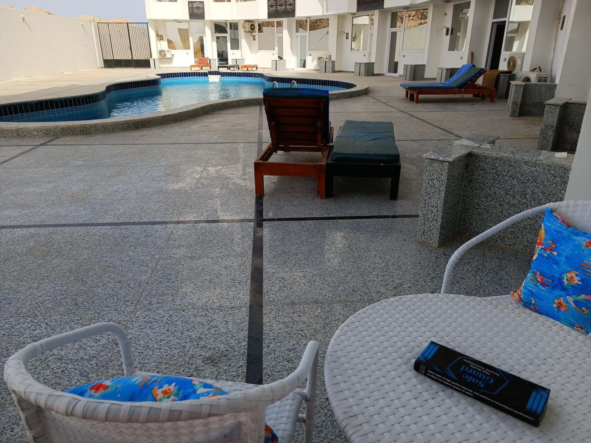 Apartment Pool View With Terrace *