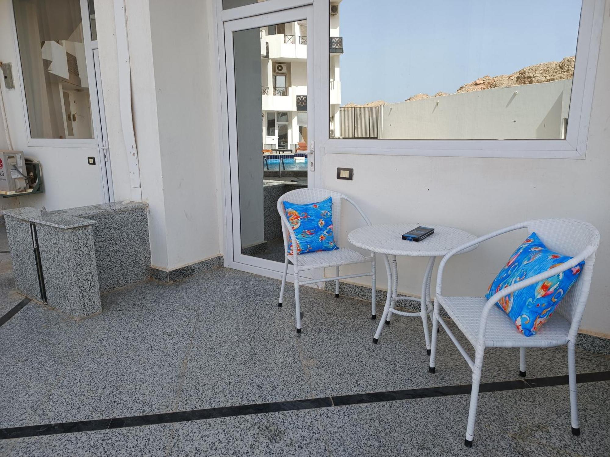 Apartment Pool View With Terrace *