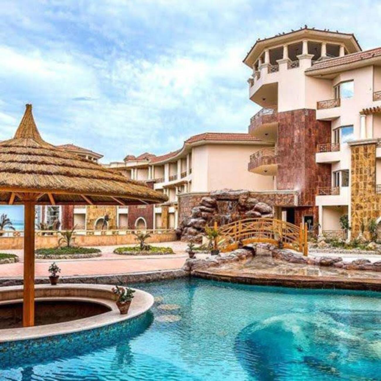 Royal Resort,