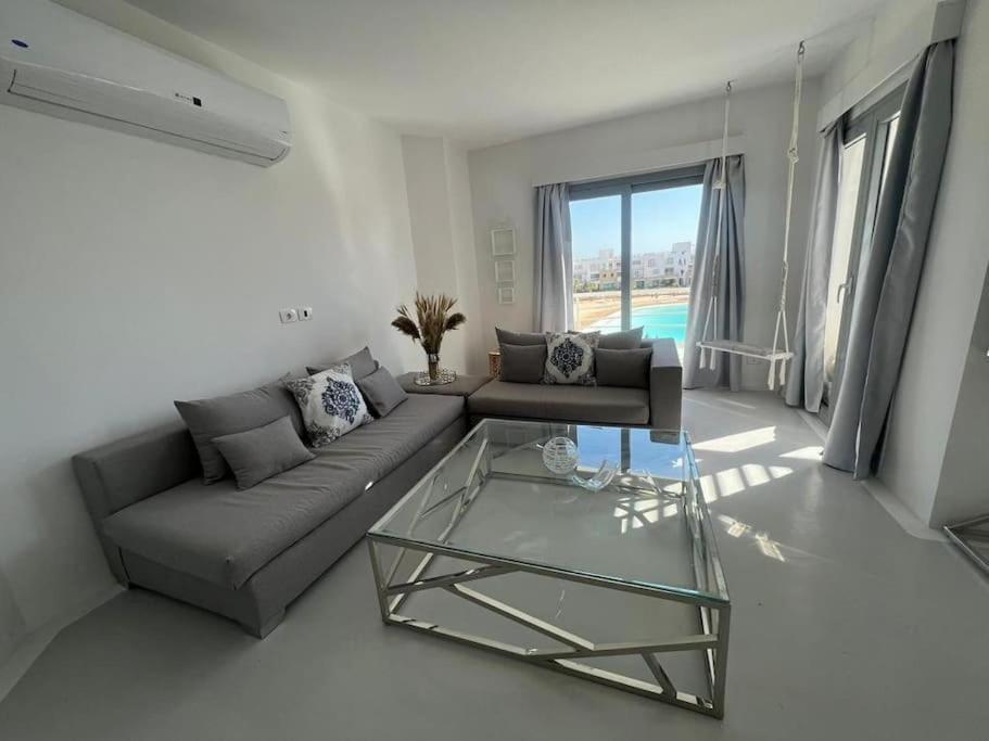 Luxury Waterfront Vacation Apartment *