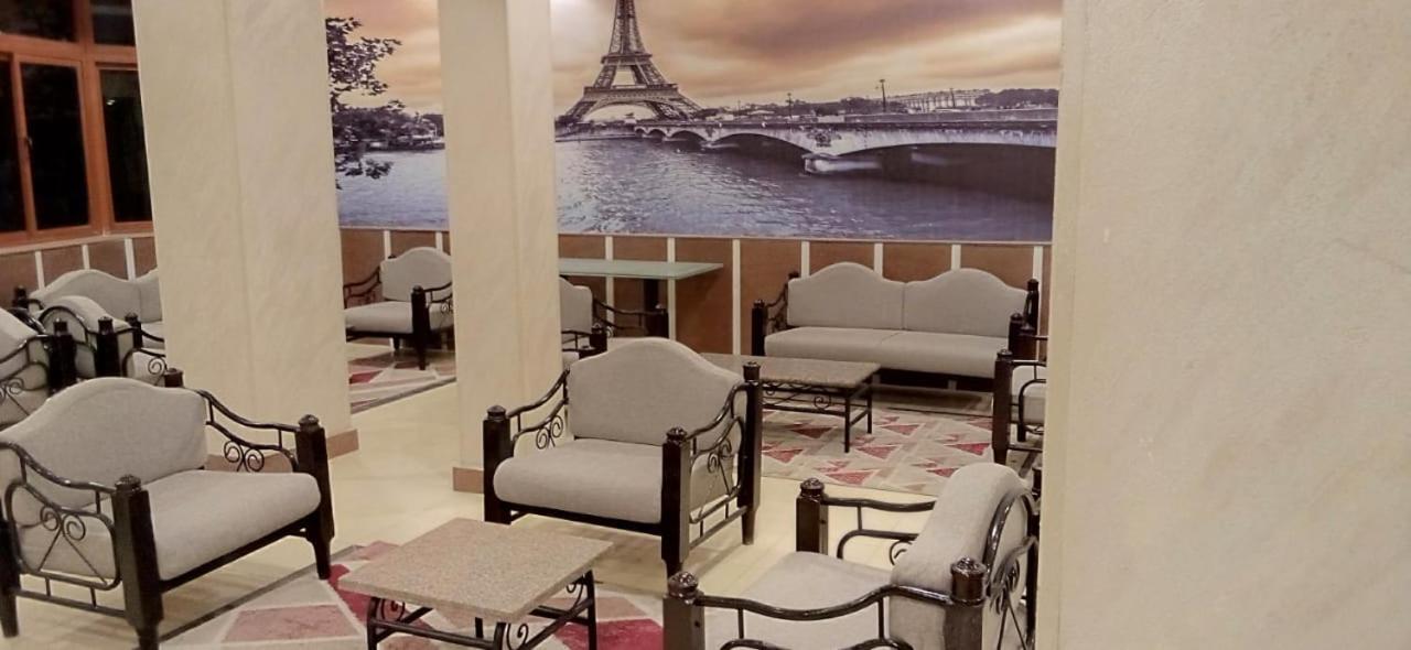 Eiffel Hotel