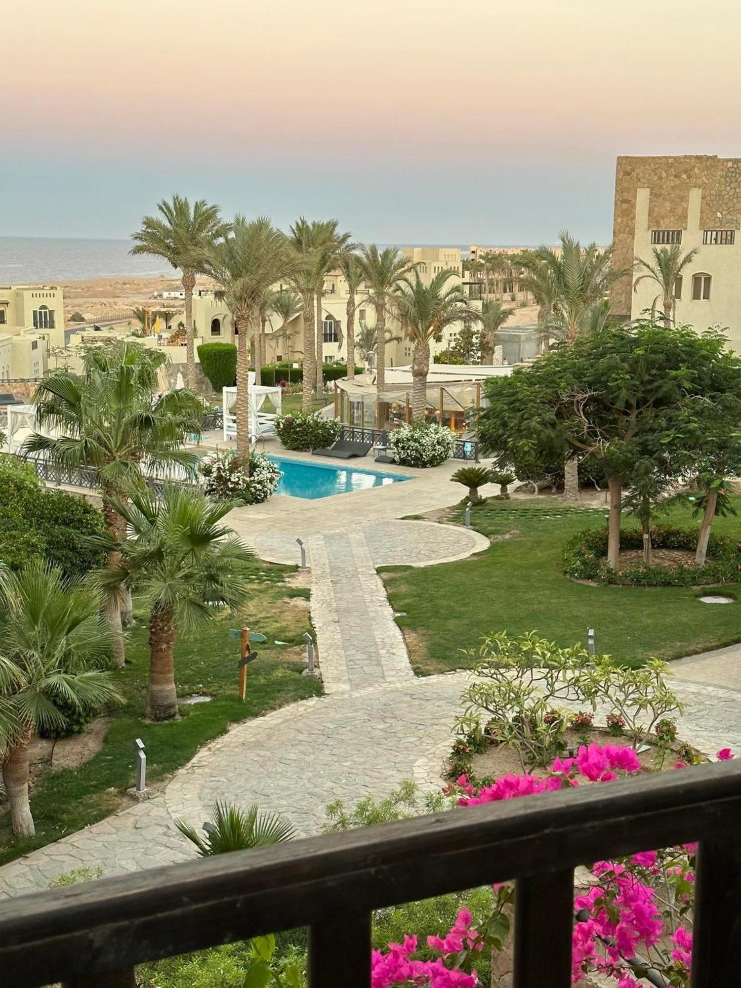 Azzurra Sahl Hasheesh *