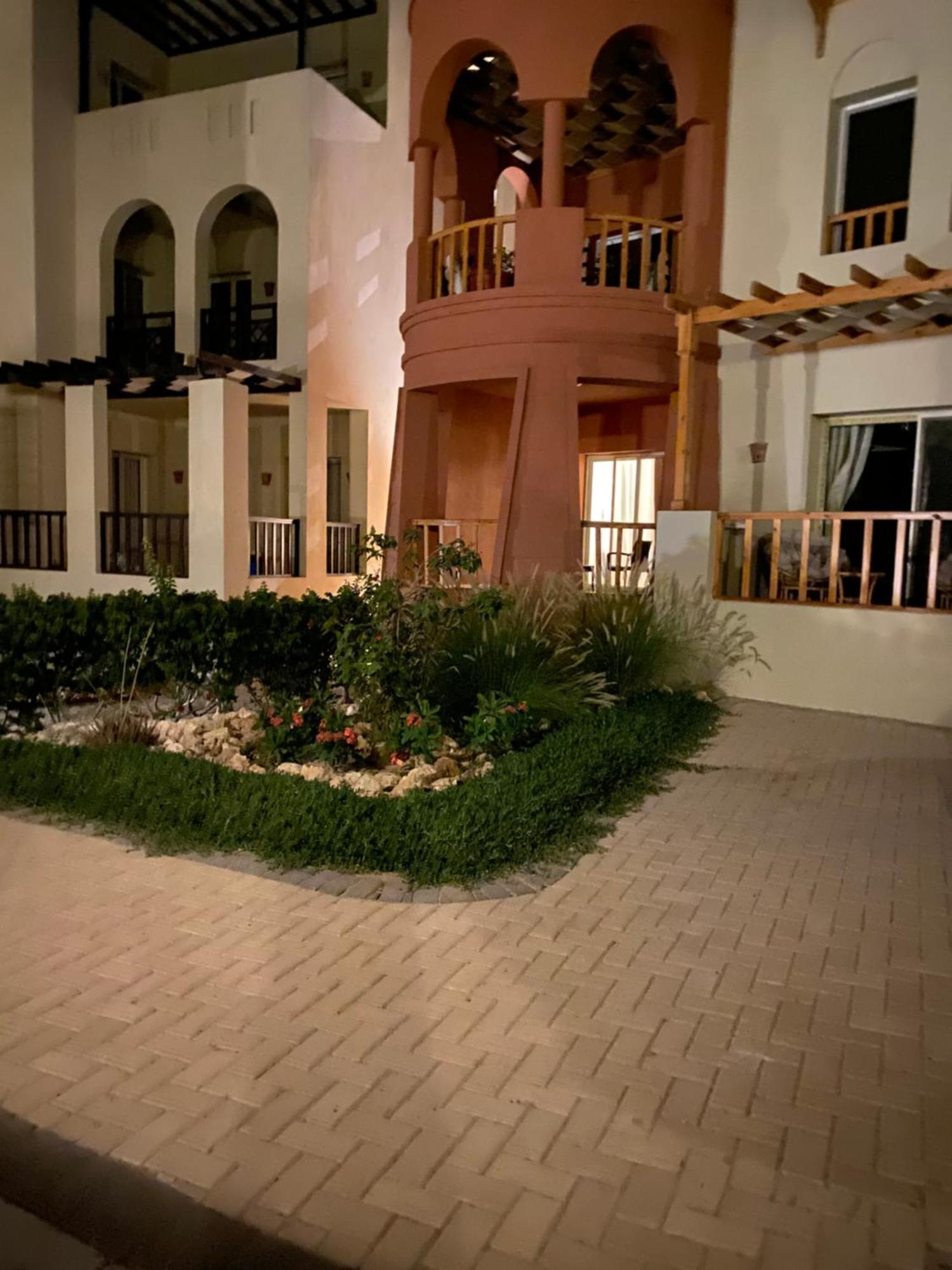 Azzurra Sahl Hasheesh *