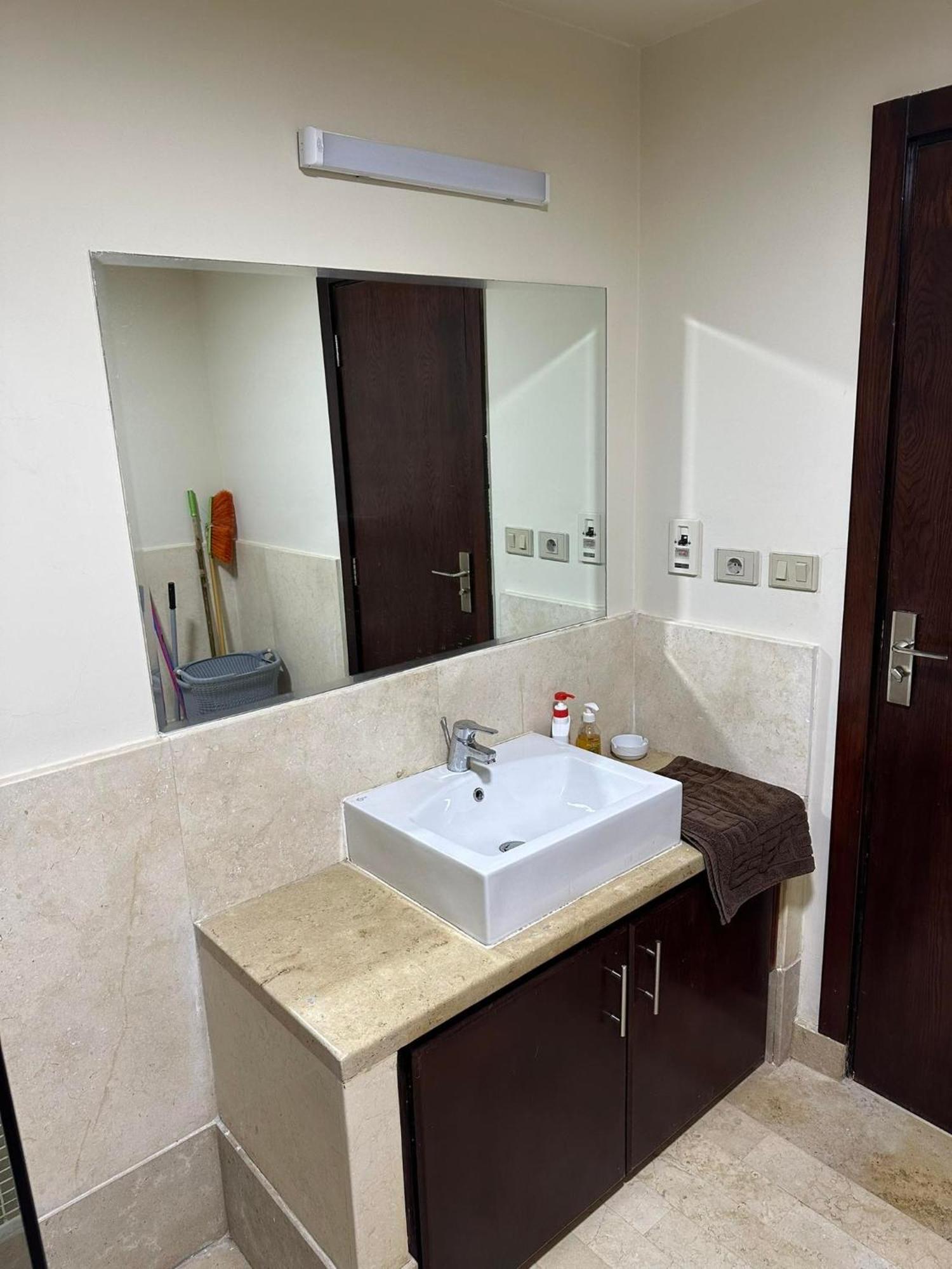 Azzurra Sahl Hasheesh *
