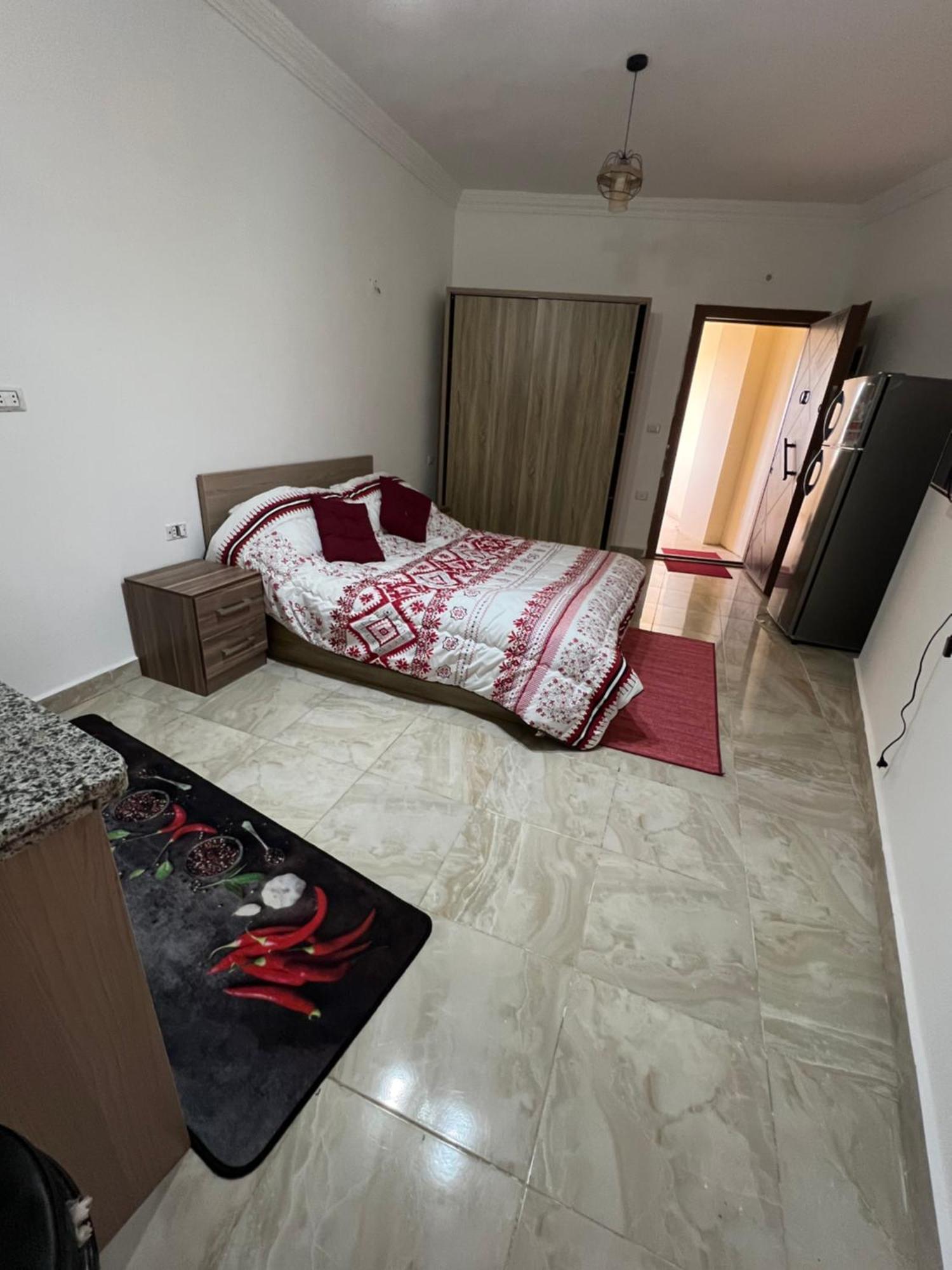 Apartment Cleopatra Compound