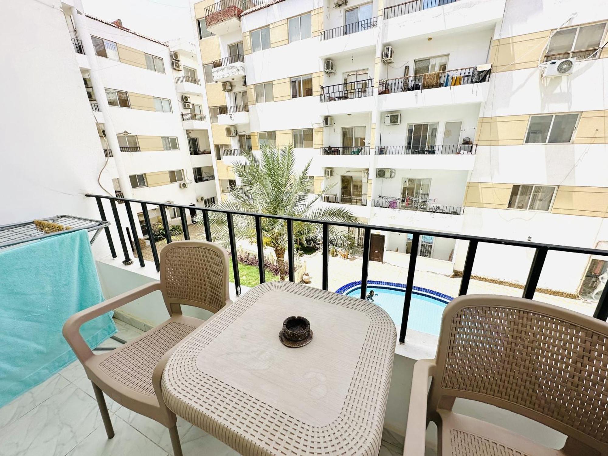Lotus Elegant Pool View Appartement