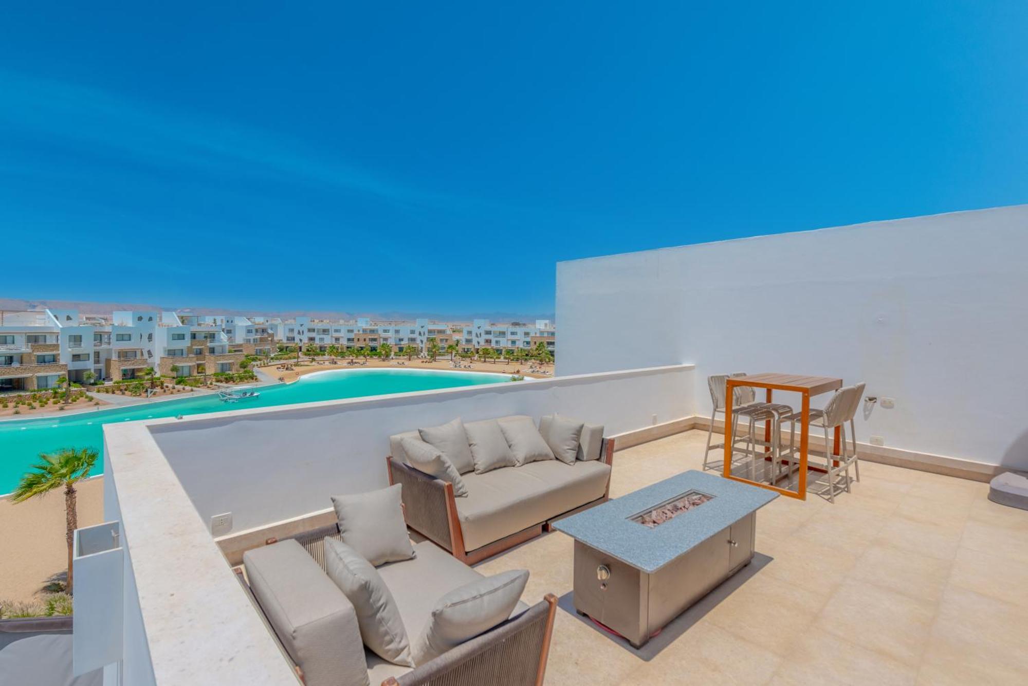 Amazing With Rooftop And Jacuzzi Apartment