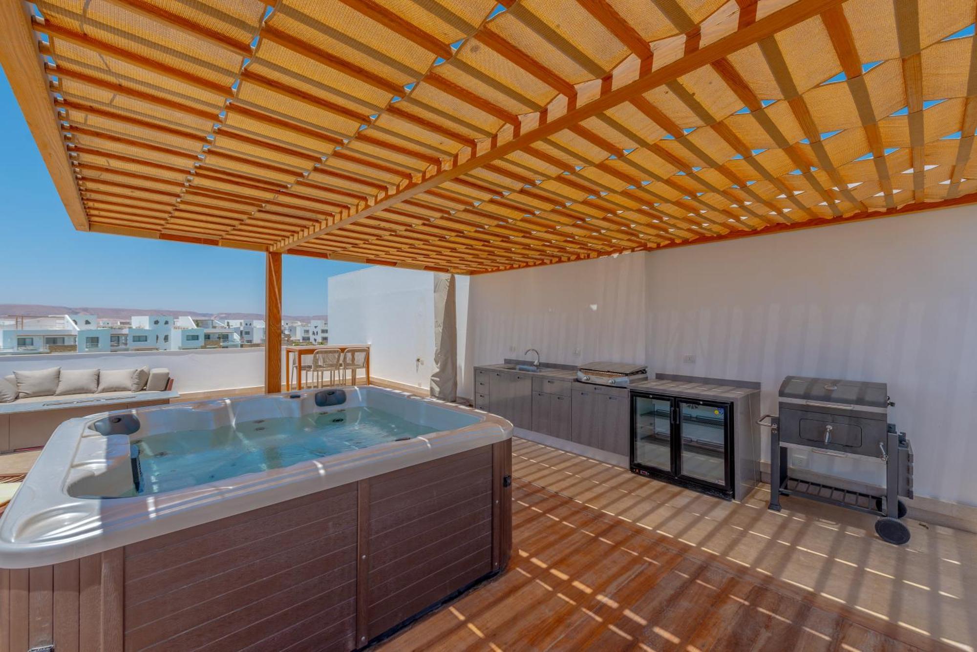 Apartment Amazing With Rooftop And Jacuzzi