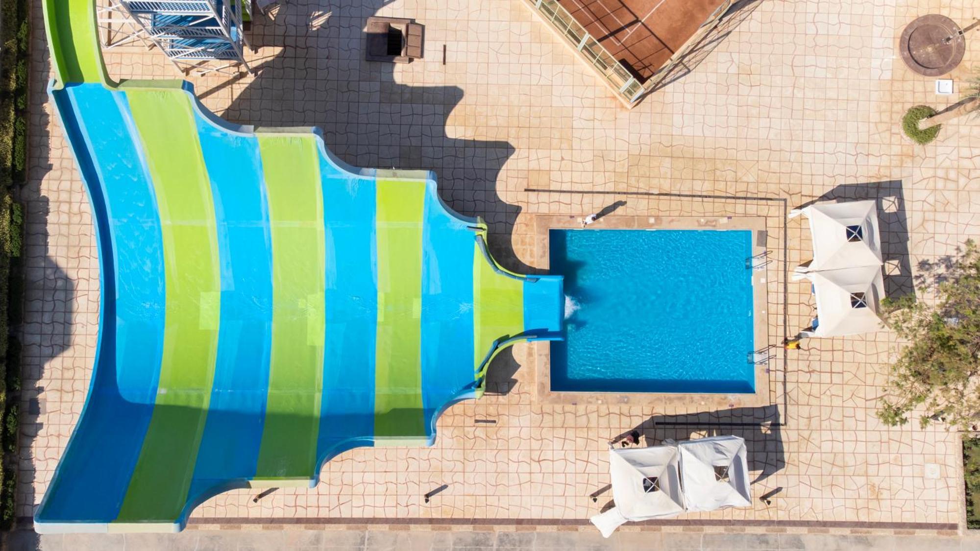 Resort Sunny Days Mirette Family