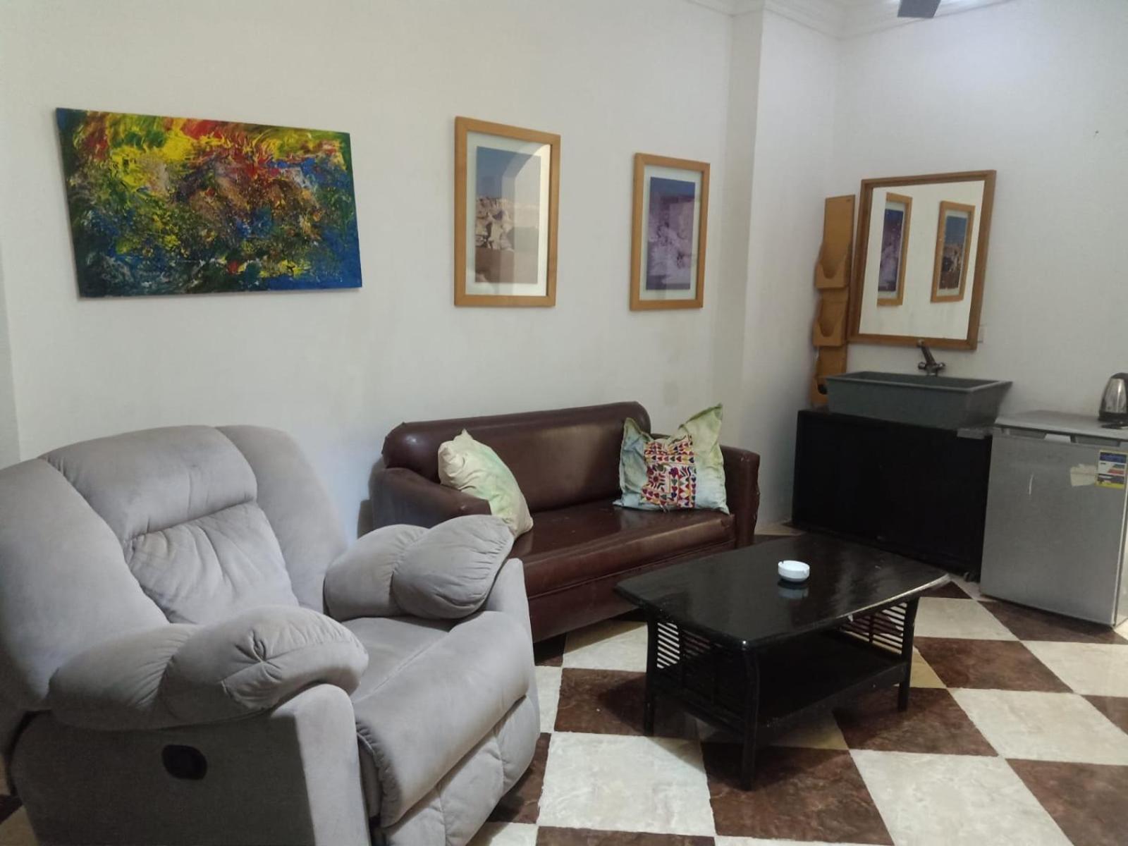 Apartment Bedroom With Bathroom Private Entrance In Sheraton Plaza Compound