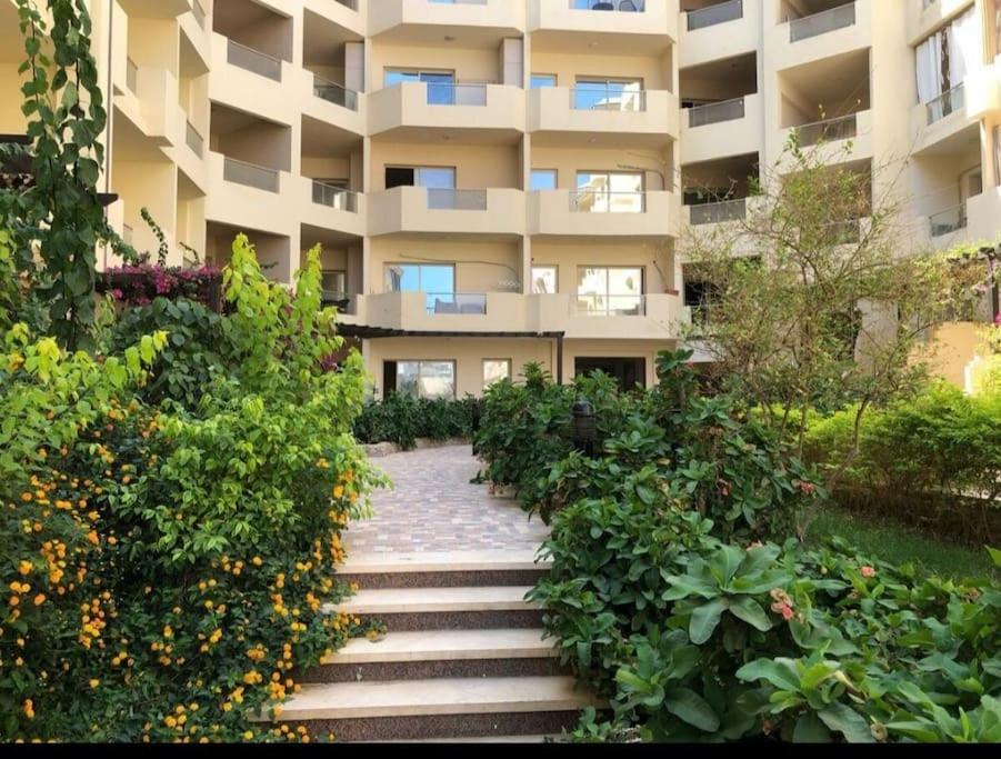 Upscale Studio- Florenza Khamsin Apartment
