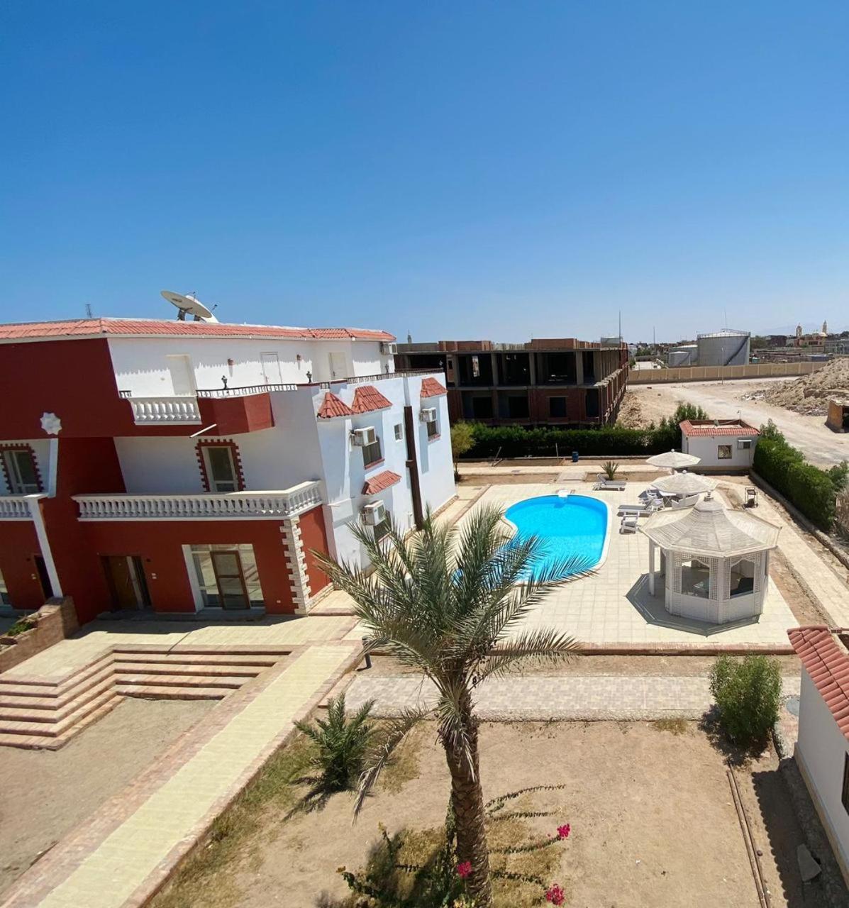 Villa 4 *