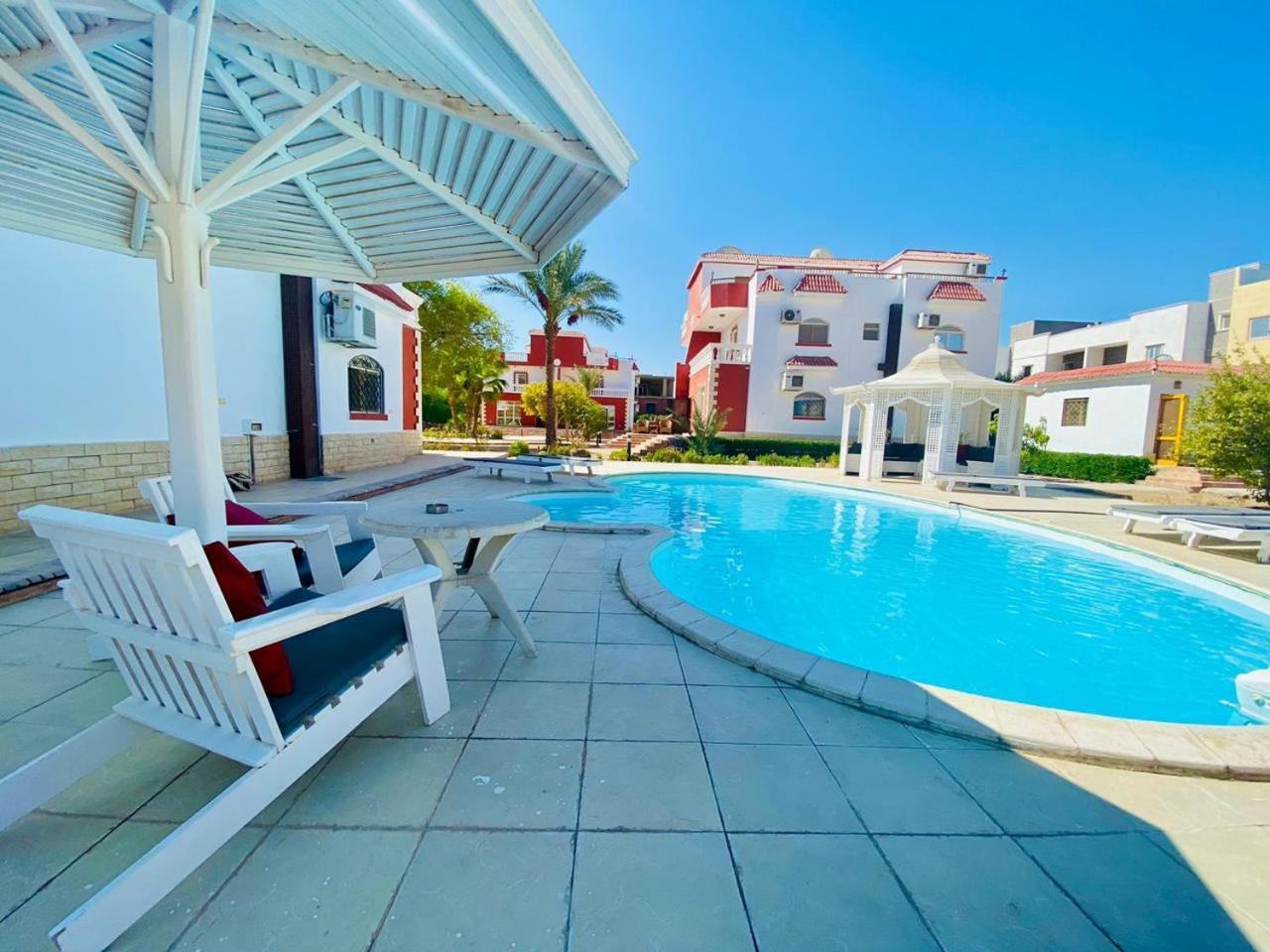 One In A Compound With The Swimming Pool Apartamento *