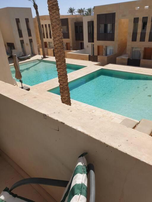 Apartment Serene Pool View 8mins To Marina *