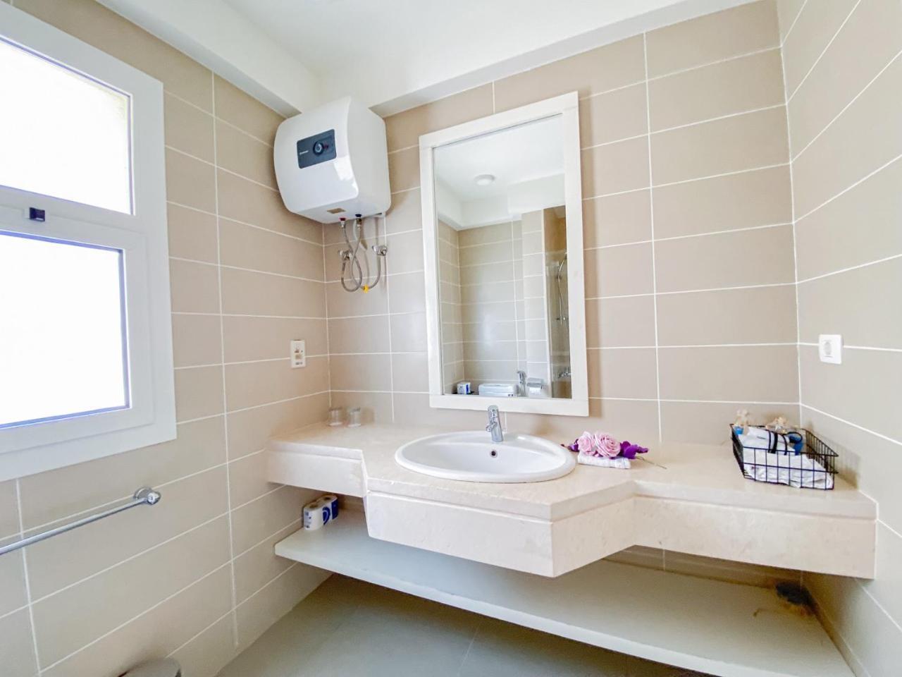 Nayah Stays, Joubal Lagoons Flowery Appartement *