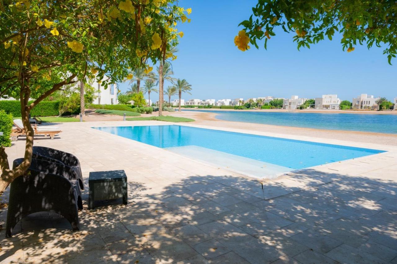 Nayah Stays, Joubal Lagoons Flowery *