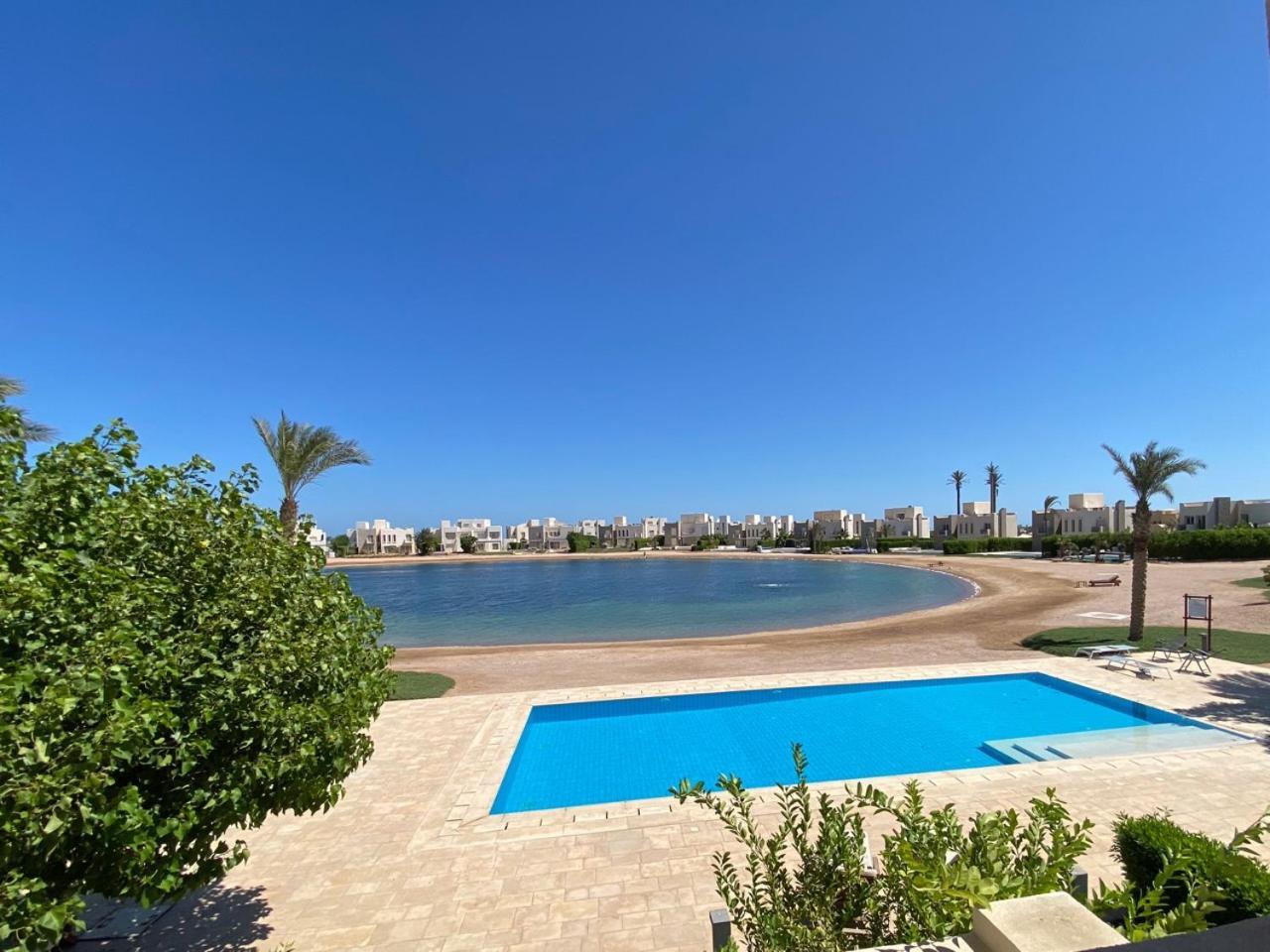 Nayah Stays, Joubal Lagoons Flowery Appartement
