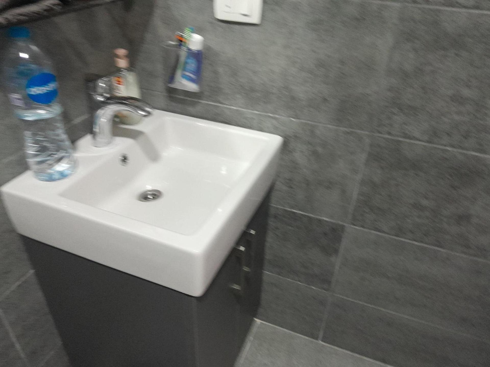 Spacious And Modern One Bed In Hurhgarda Apartment