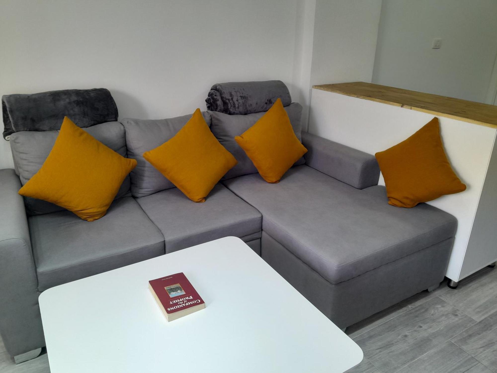 Spacious And Modern One Bed In Hurhgarda Apartment