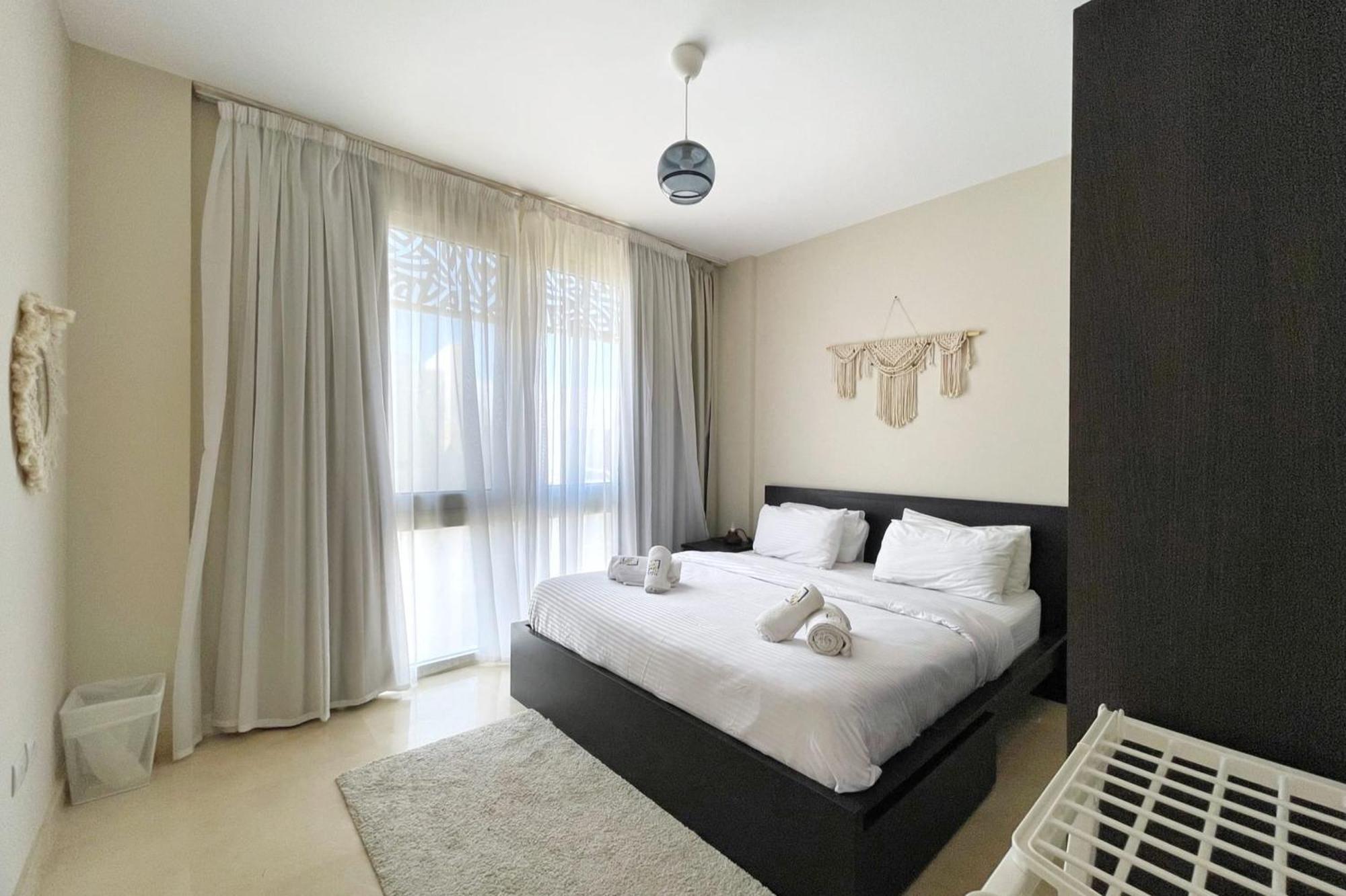 Minimal & Mere 1 Bdr Mangroovy Free & Pool Apartment