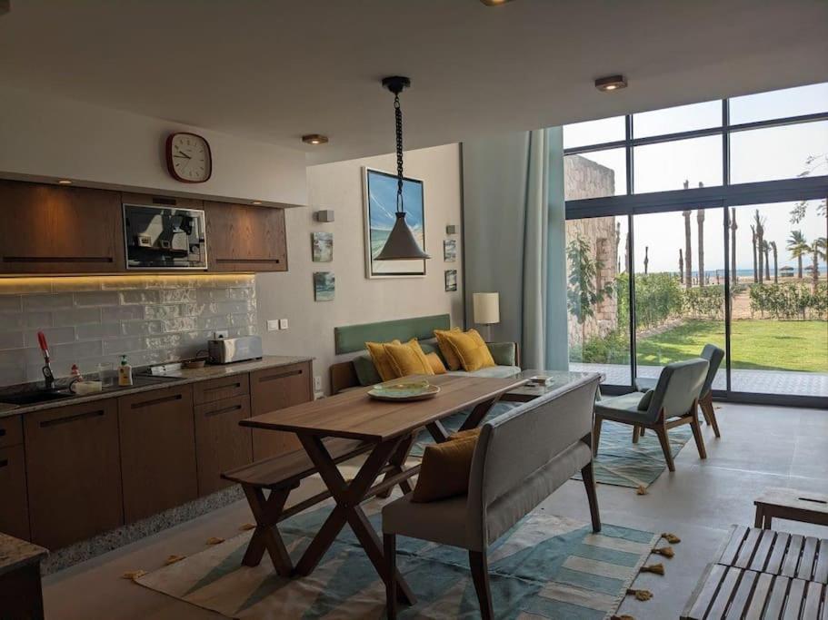Modern Beachfront 1br Loft With Garden In Somabay * Hurghada