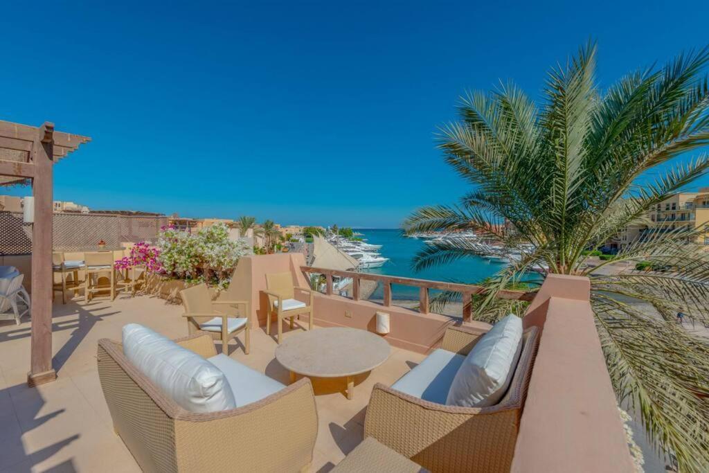 Luxury On The Marina Apartment