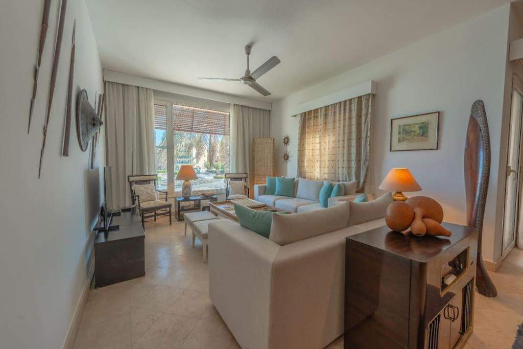 Luxury On The Marina Apartment