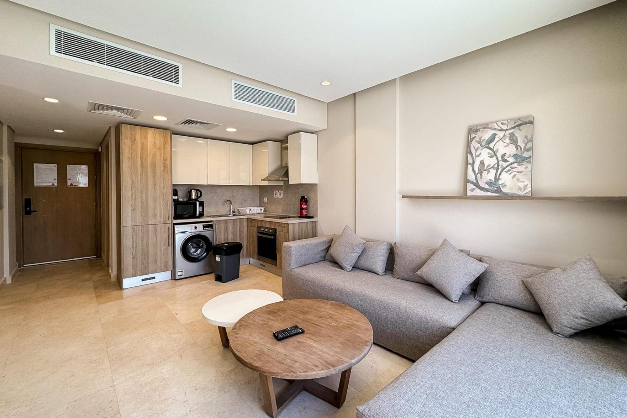 Stellar 1bdr Mangroovy Free Pool & Access Apartment
