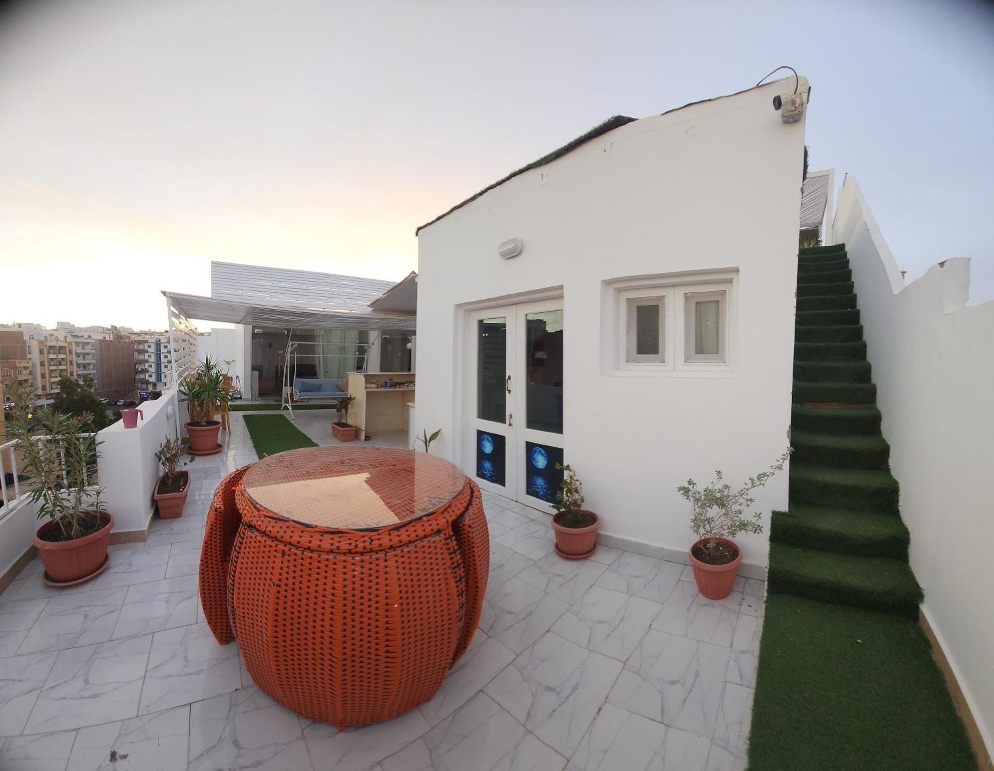 White Roof - Hostel