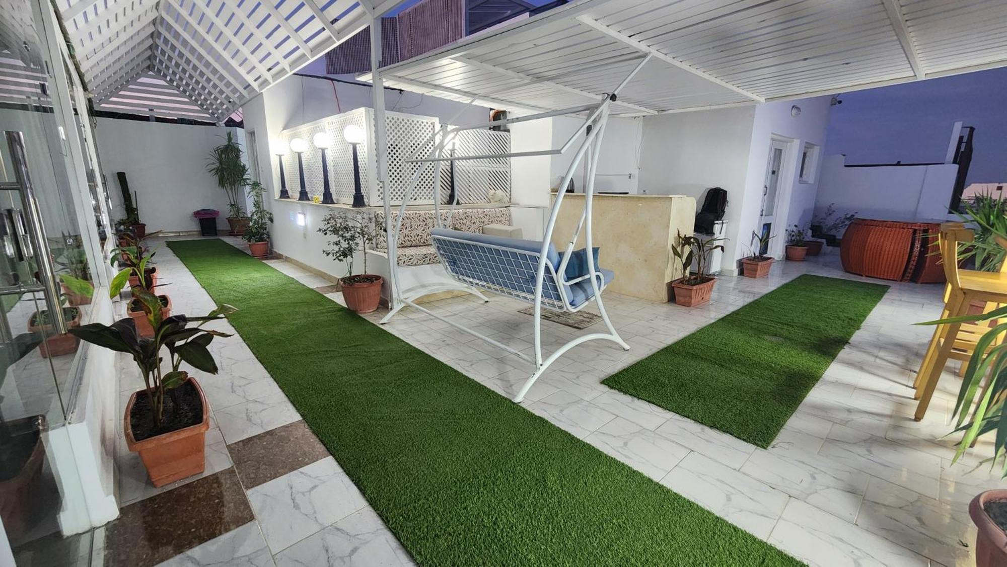 White Roof - Hostel