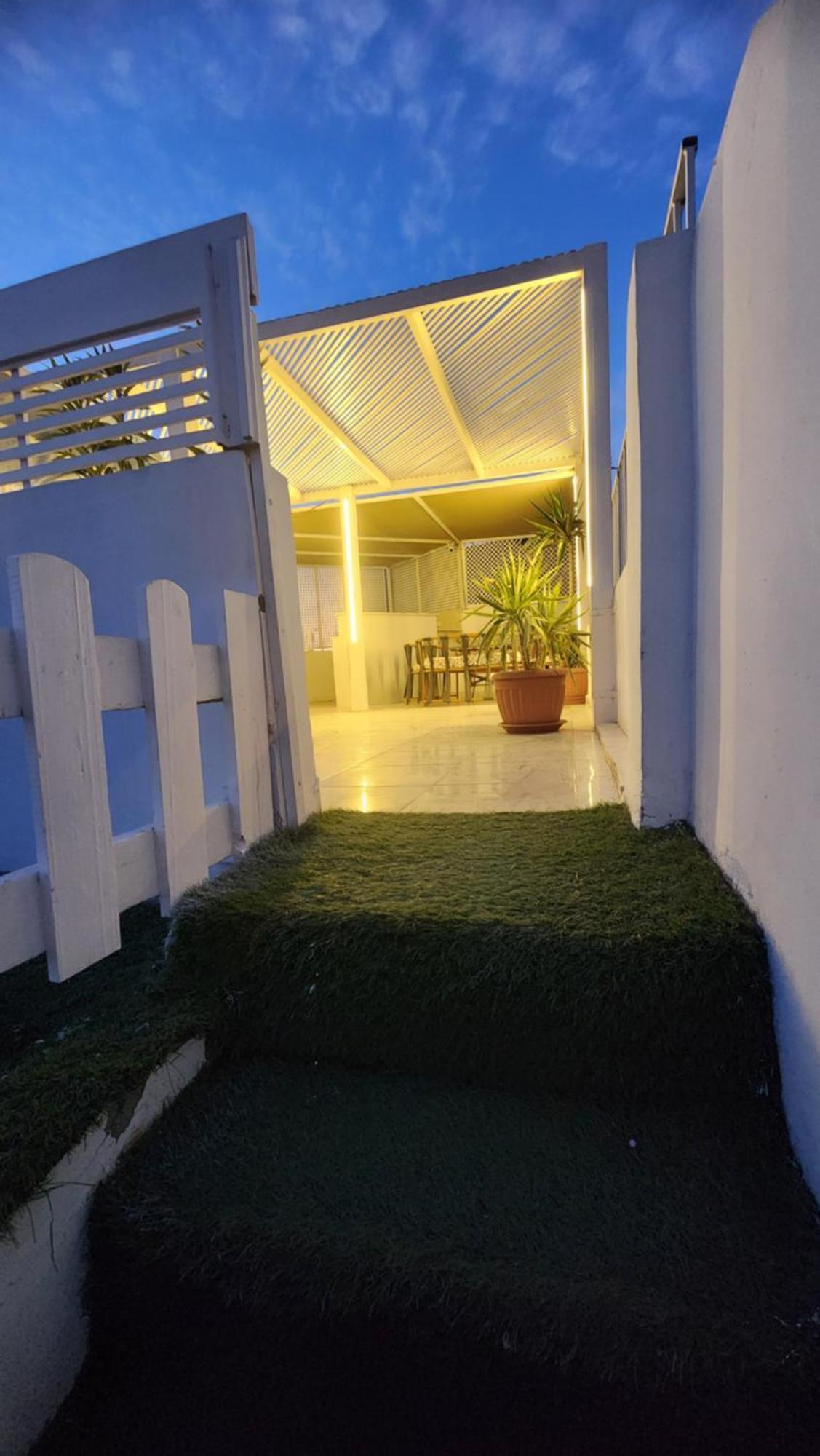 Hostel White Roof -