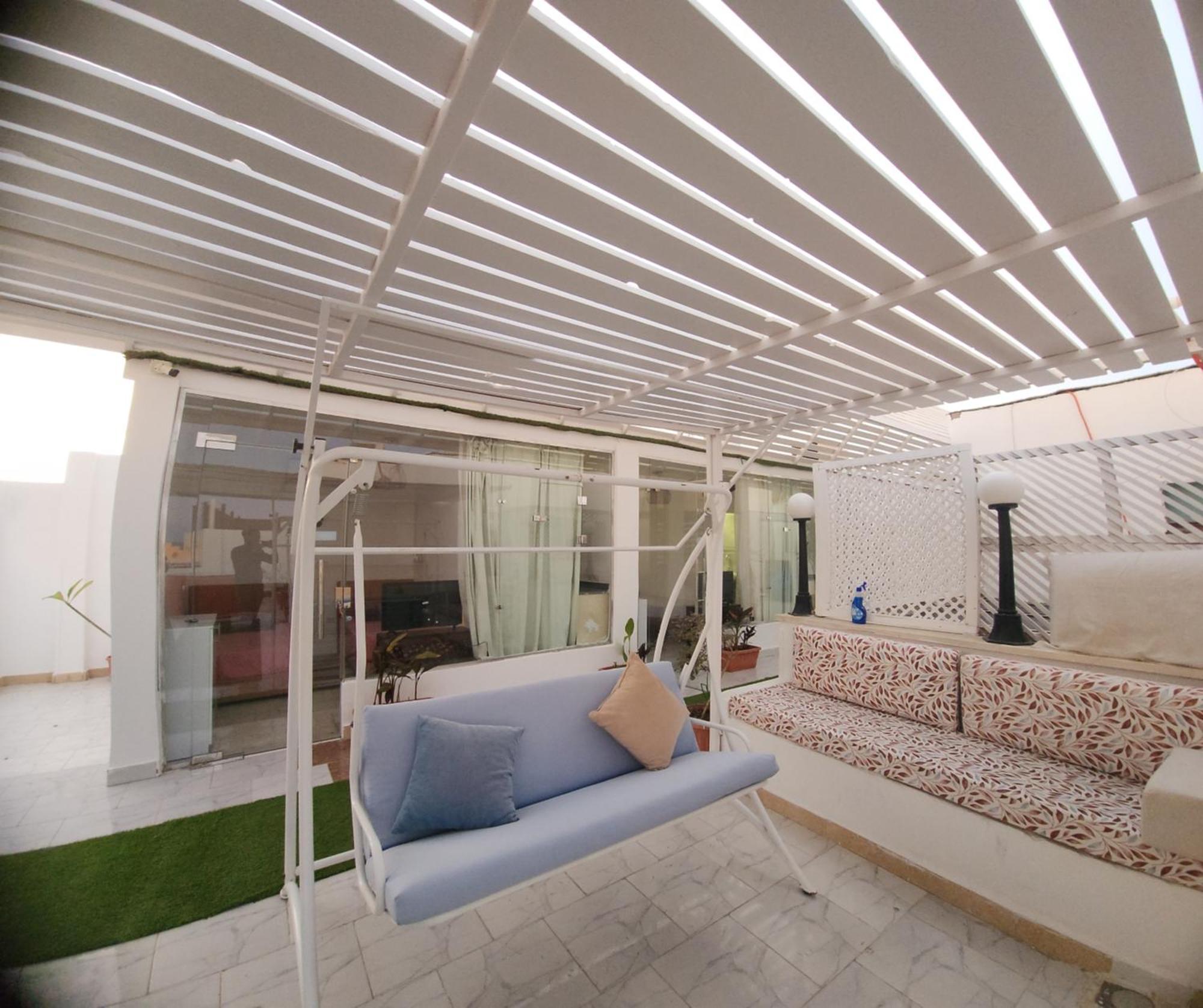 White Roof - Hostel