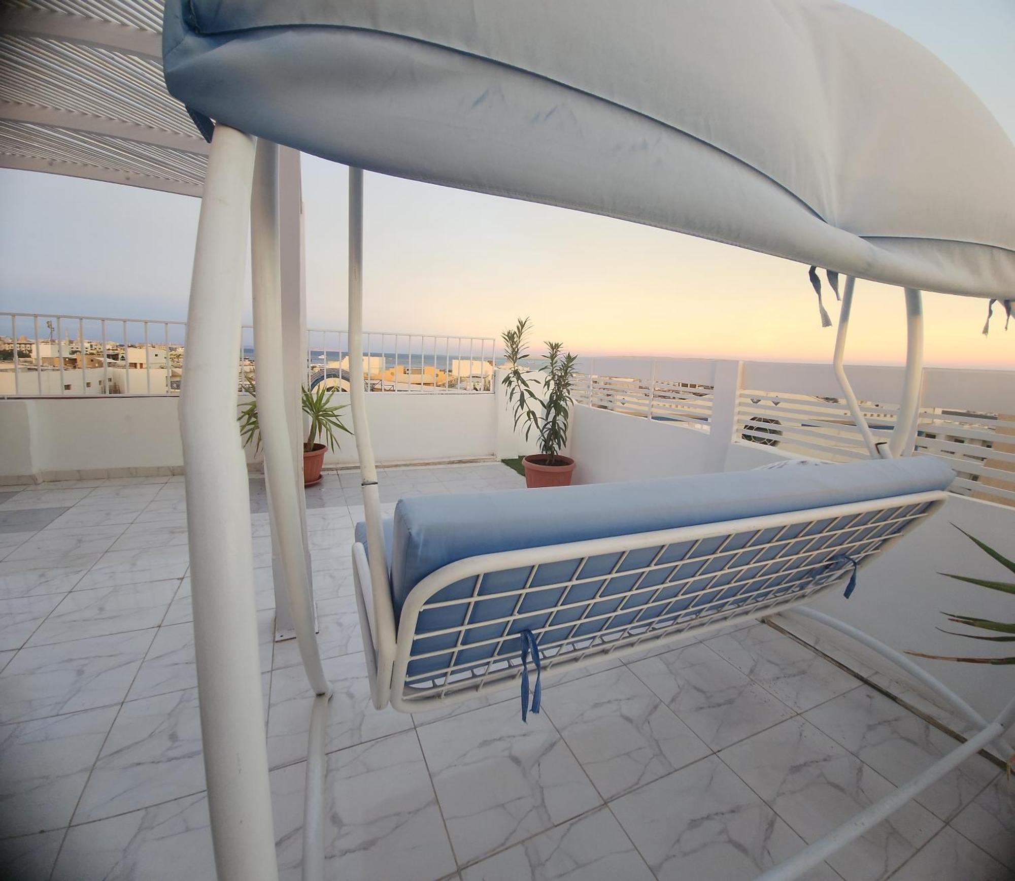 Hostel White Roof -