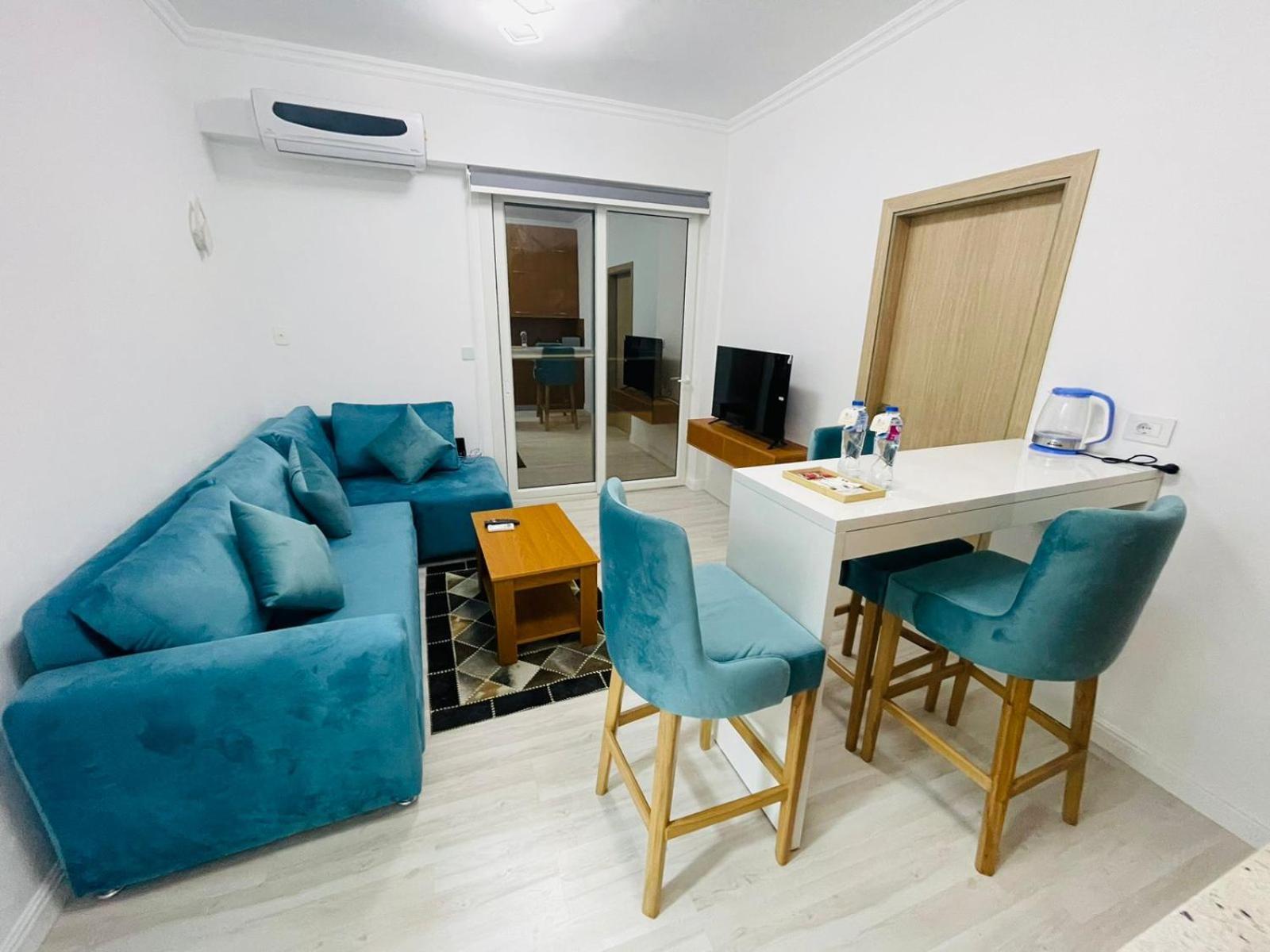 Luxurious One Bedroom Apartment *