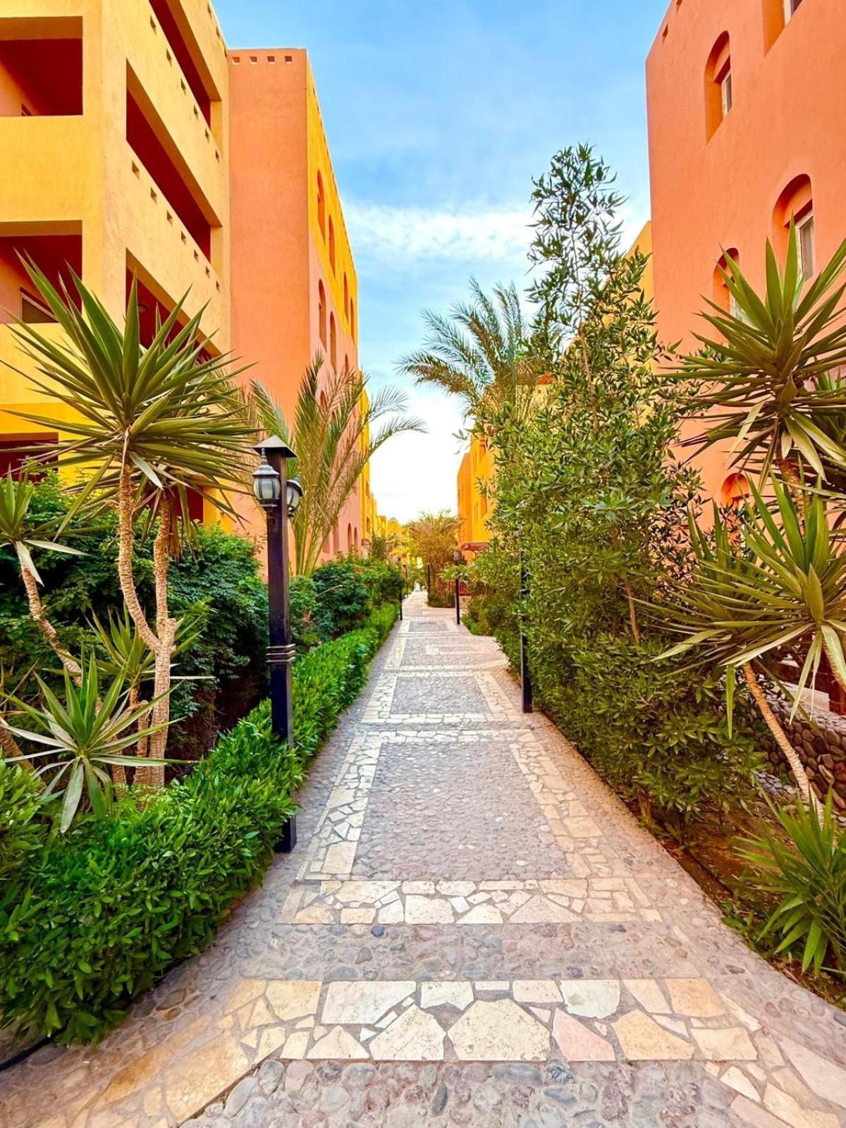 Amazing 2br - Al Dora Resort, Apartment *