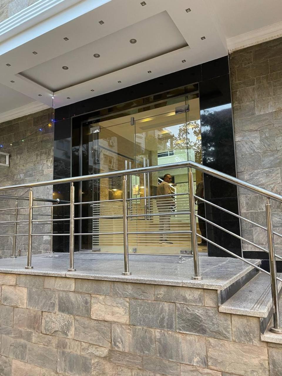 An Der Sheranton Road Apartment