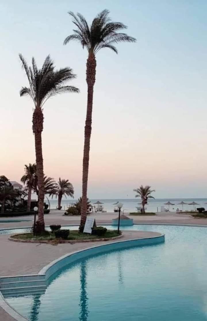 With Private Beach, Mamsha Apartment *