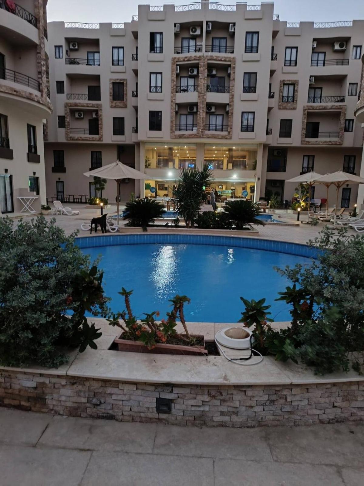Modern With Direct Pool Access In Aqua Tropical Apartment *