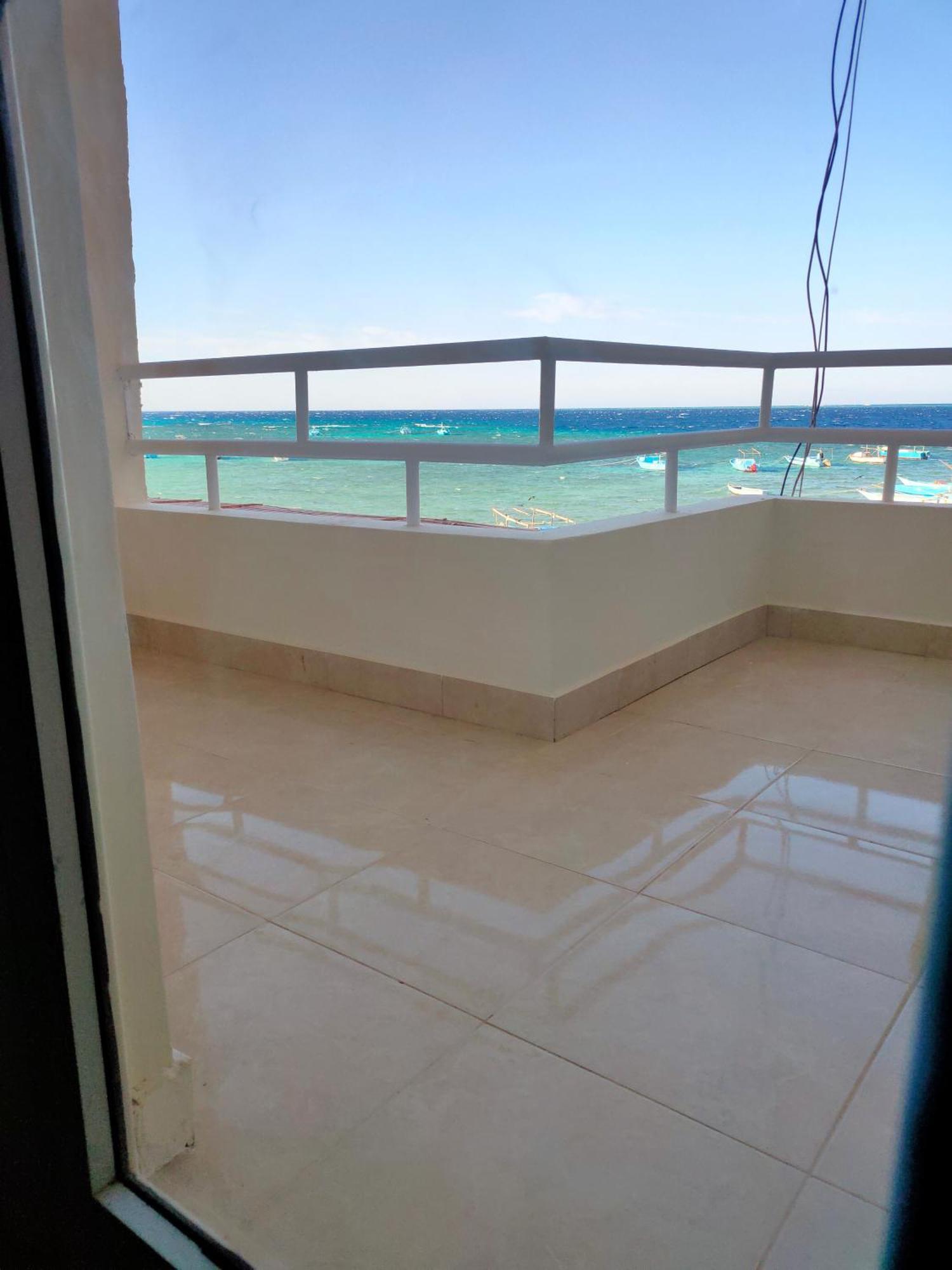 Front Aparthotel