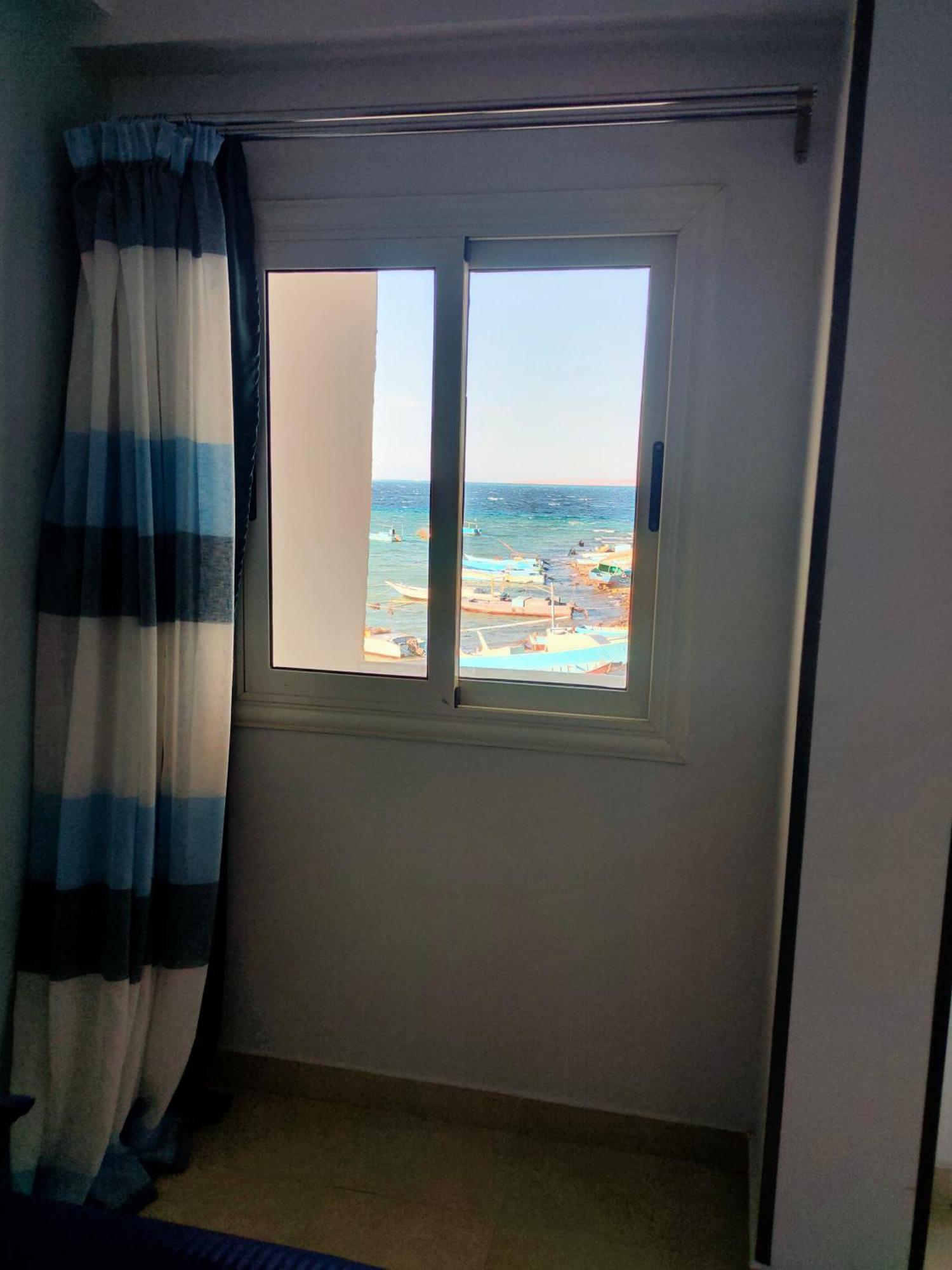 Front Aparthotel *