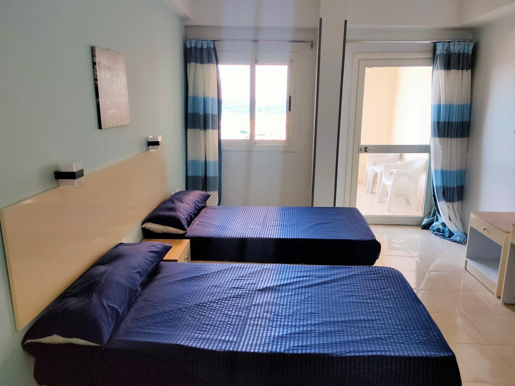 Front Aparthotel *