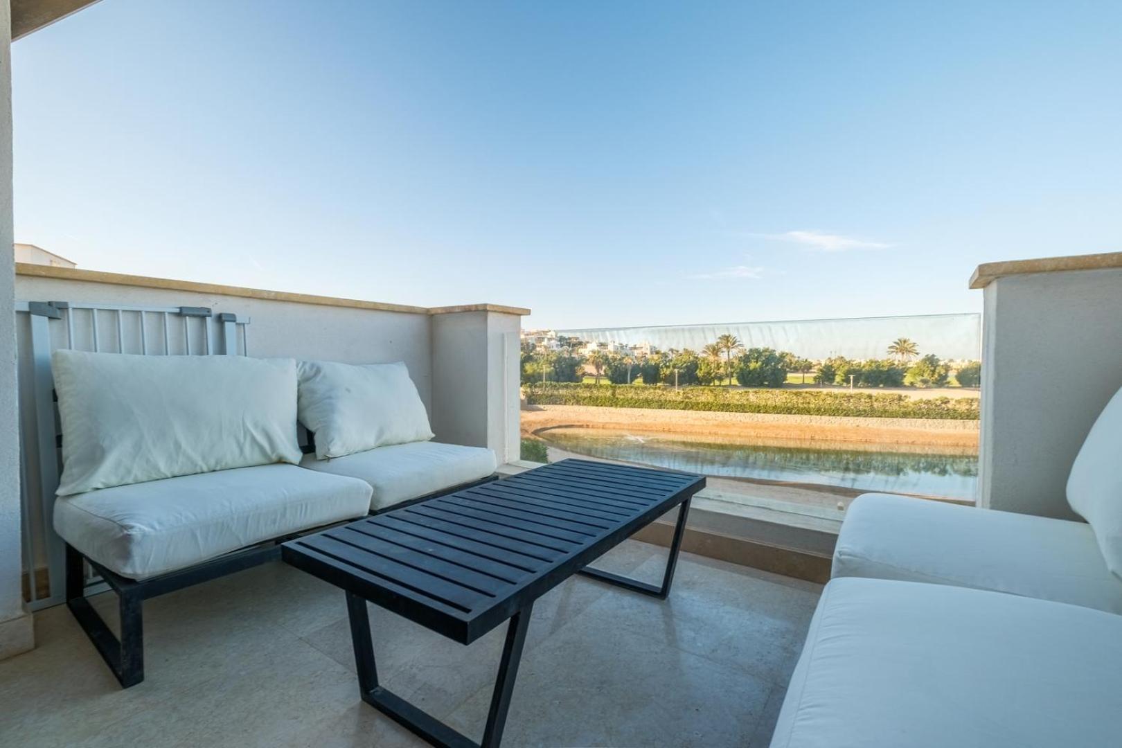 Modern 3bdr Cyan Apt: Prime Spot Apartment *