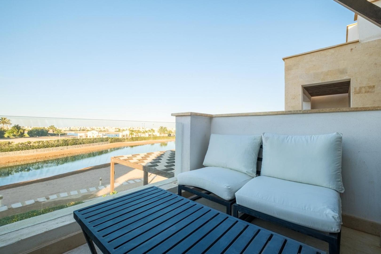Modern 3bdr Cyan Apt: Prime Spot