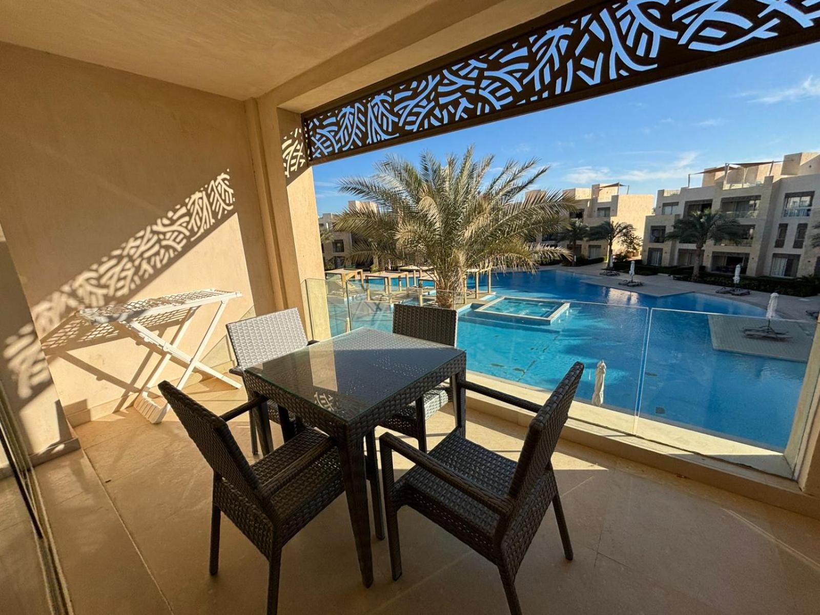 El Gouna Mangrouovy *